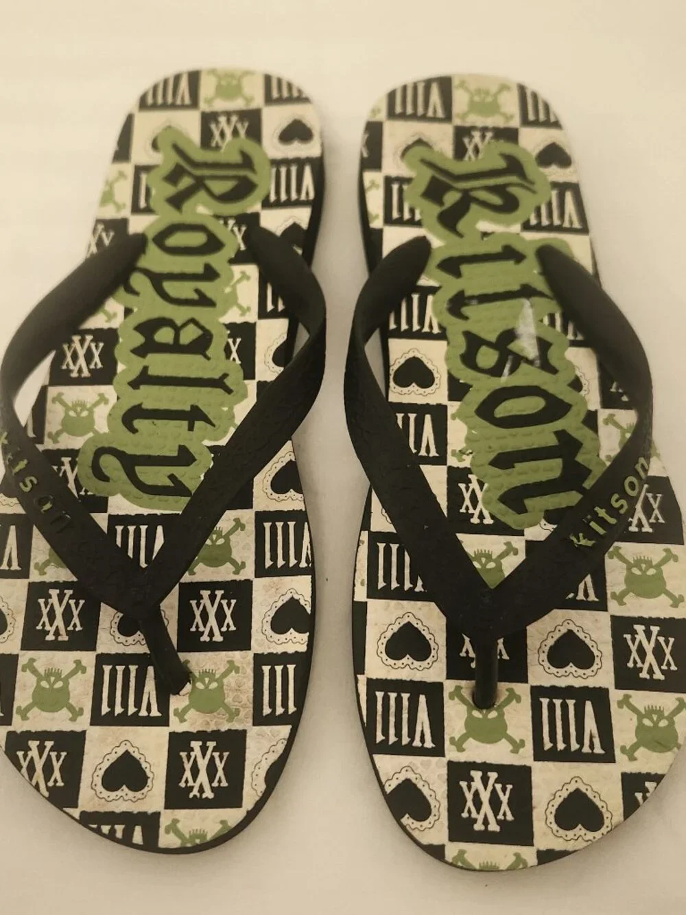 Kitson flip flops 10 men's Royalty print black green